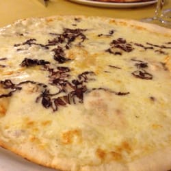 L'angolo di Fronte - Pizza 4 formaggi con radicchio
