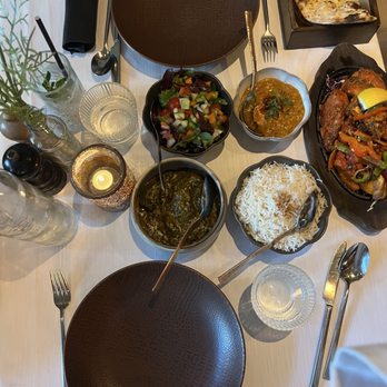 Ashoka - Amsterdam Centrum - lamb saag, mixed tandoori, basmati rice, salad, and garlic naan - Himalayan/Nepalese Near Me - Amsterdam, New Hampshire