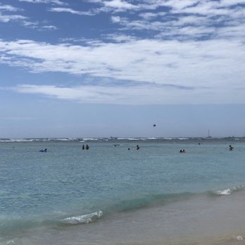 Waikiki Beach - 02/14/2020: Pretty blue water - Beaches Near Me Waikiki Beach - 02/14/2020: Pretty blue water - Beaches Near Me