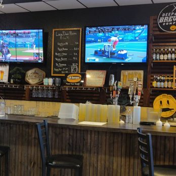 LA Burger - Interior - bar area - Burgers Near Me - Carrollton, Texas