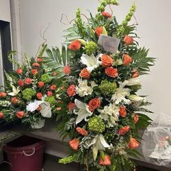 Eighner's Flowers and Gifts - Standing spray