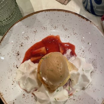 Oyamel - Pastel de Tres Leches con Fresa - Mexican Near Me - Washington, DC, District of Columbia
