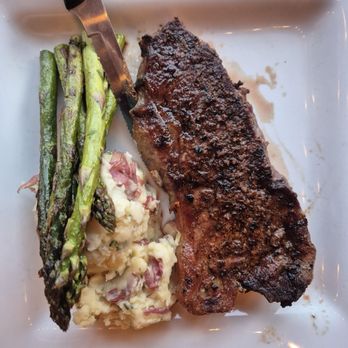 Red Coach Inn - New York Strip Dinner - Wine Bars Near Me - Niagara Falls, New York Red Coach Inn - New York Strip Dinner - Wine Bars Near Me - Niagara Falls, New York