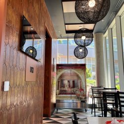 Mashawee Lebanese Grill - The decor