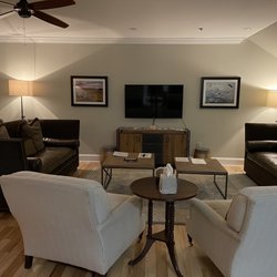 Cateechee Hotel and Lodging - Lake Hartwell - Common area.