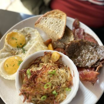 The Cottage - Cocktail Bars Near Me - Bothell, Washington