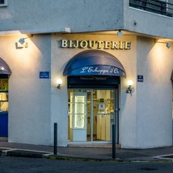 L'Échoppe d'Or - Magasin situé au 47 rue d'Endoume 13007 Marseille quartier St Victor. Tel: 04 91 52 00 32. rachat d'or et d'argent au plus haut cours.