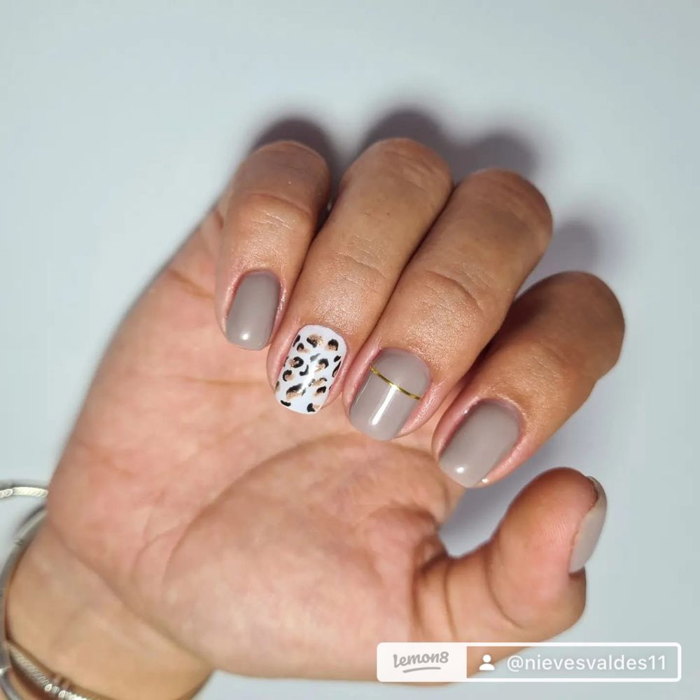 Snow’s Nails Logo