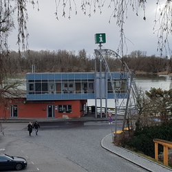 Schlosspark Schärding - Blick zur Touri Info