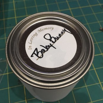 West Coast - Sticker on "complimentary urn" Pet name hand written with sharpie marker - Pet Cremation Services Near Me - Sun Valley, California West Coast - Sticker on "complimentary urn" Pet name hand written with sharpie marker - Pet Cremation Services Near Me - Sun Valley, California
