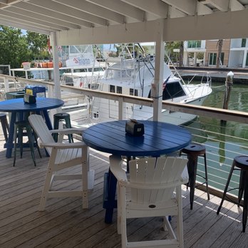 What The Fish Rolls - Outdoor seating - Seafood Near Me - Tavernier, Florida