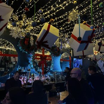 The Lobby Cocktail Lounge & Kitchen  - Holiday decorations - Cocktail Bars Near Me - Riverside, California