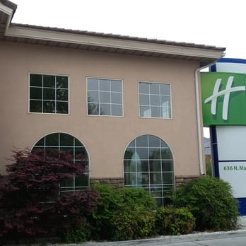 Holiday Inn Express & Suites Bishop - Outside the hotel - Hotels Near Me - Bishop, California