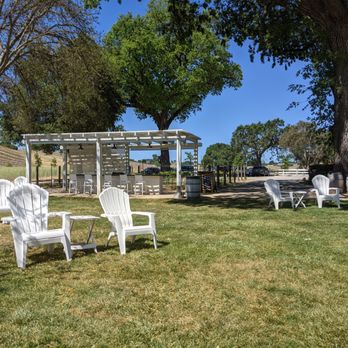 Peachy Canyon Winery - Grass area for socially distanced wine tasting. - Wineries Near Me - Templeton, California Peachy Canyon Winery - Grass area for socially distanced wine tasting. - Wineries Near Me - Templeton, California
