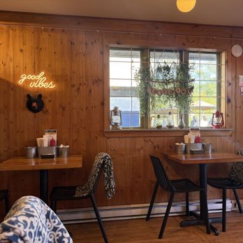 Basecamp Burger Joint - Inside - Burgers Near Me - Harrison Hot Springs, British Columbia