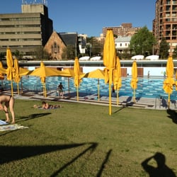 Prince Alfred Park Pool - What a find! Amazing sunny pool in the middle of the city, grass everywhere, no people, and free 'til November. What the what!