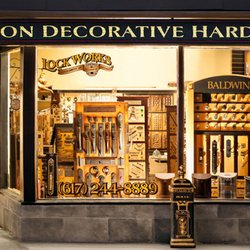 Newton Decorative Hardware