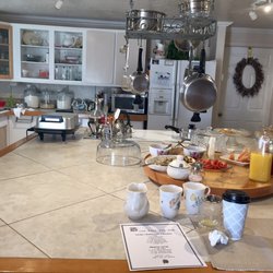 Rose Walk Inn - Family style kitchen for the guest