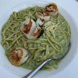 Pesto, scallop, linguini pasta Pesto, scallop, linguini pasta