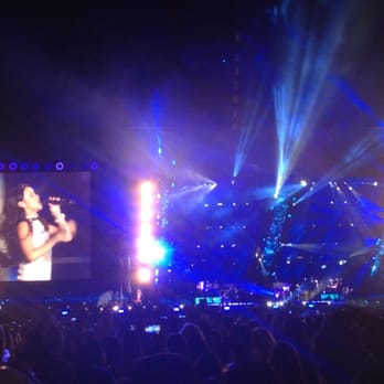 Rose Bowl Stadium - Riri singing Umbrella Ella Ella Ella eh eh eh. - Stadiums & Arenas Near Me - Pasadena, California Rose Bowl Stadium - Riri singing Umbrella Ella Ella Ella eh eh eh. - Stadiums & Arenas Near Me - Pasadena, California