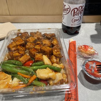 Leeann Chin - Fried rice, thai chicken curry, chicken bourbon, and tofu. - Asian Fusion Near Me - St Paul, Minnesota Leeann Chin - Fried rice, thai chicken curry, chicken bourbon, and tofu. - Asian Fusion Near Me - St Paul, Minnesota