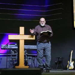 St Andrew Baptist Church Panama City - Preaching from God's word