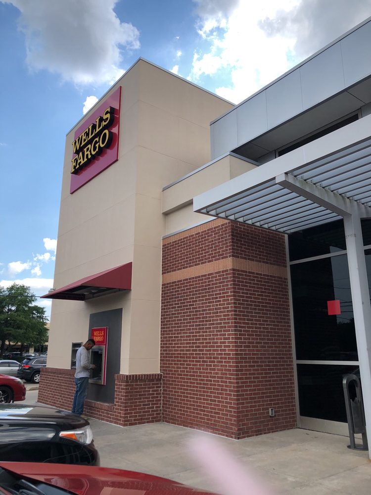 WELLS FARGO BANK 5102 Bellaire Blvd, Bellaire, Texas Banks & Credit