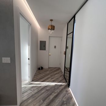 Top Iconic Contractors - a hallway leading to a bedroom - General Contractors Near Me - Brooklyn, New York Top Iconic Contractors - a hallway leading to a bedroom - General Contractors Near Me - Brooklyn, New York