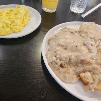 Chris @ The Docket - Biscuits and gravy with sliced ham and eggs And their tequila mimosa called minosa-rita - American Near Me - St Louis, Missouri Chris @ The Docket - Biscuits and gravy with sliced ham and eggs And their tequila mimosa called minosa-rita - American Near Me - St Louis, Missouri