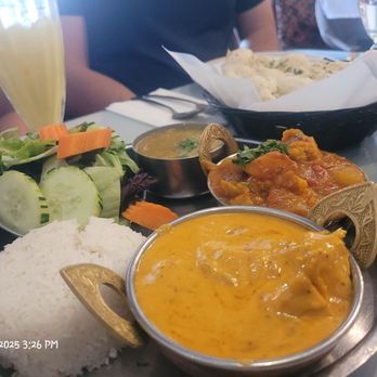 Himalayan Restaurant - Chicken Tikki Thalia - Indian Near Me - Big Bear Lake, California