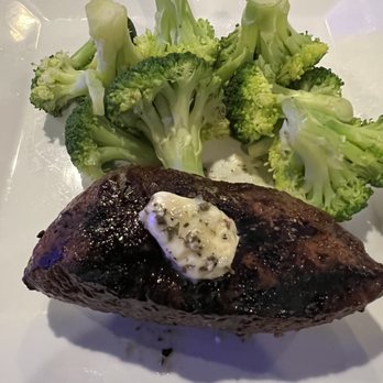 JJ’s Bar and Grille - NY Strip Steak and Broccoli - Comfort Food Near Me - Apollo Beach, Florida