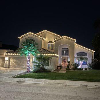 Honey Do Christmas Lights - Warm white roofline with a colorful palm tree - Holiday Decorating Services Near Me Honey Do Christmas Lights - Warm white roofline with a colorful palm tree - Holiday Decorating Services Near Me