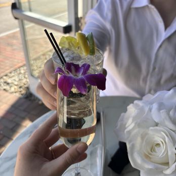 The Office Lounge Dovah - Champagne, gin n tonic - Lounges Near Me - Dover, New Hampshire