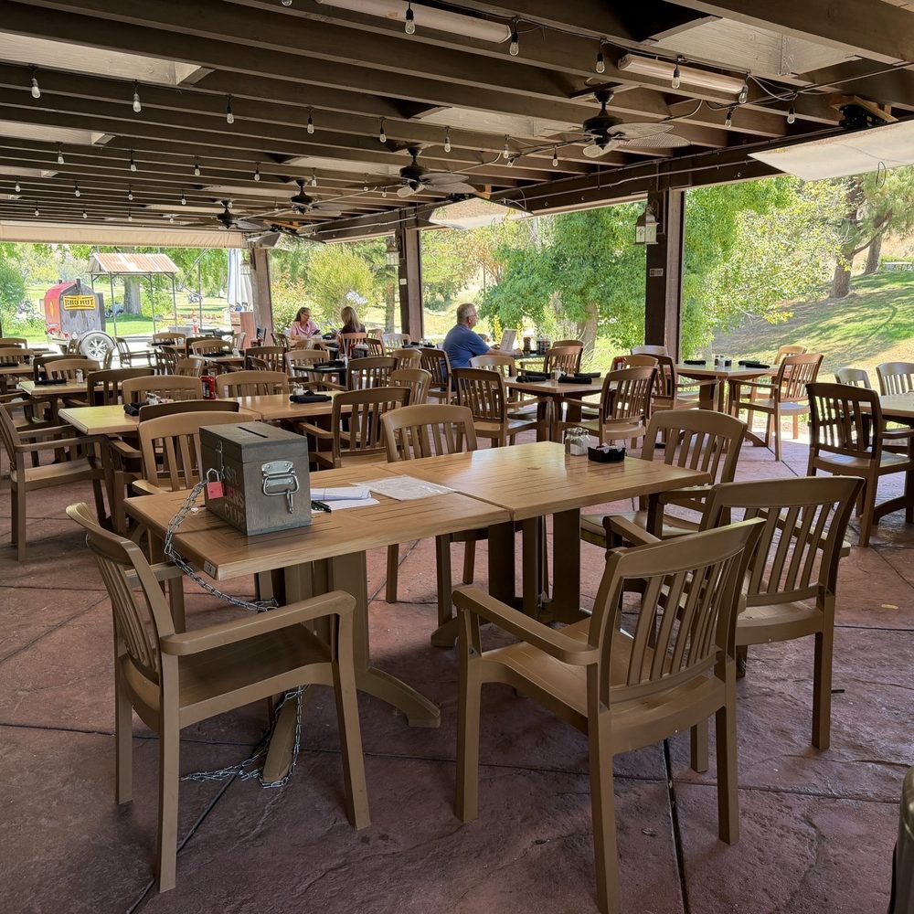 Grill On The Green - Outside seating - Burgers Near Me - Simi Valley, California Grill On The Green - Outside seating - Burgers Near Me - Simi Valley, California