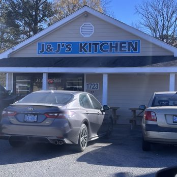 J&J's Kitchen - Caterers Near Me - Rocky Mount, North Carolina