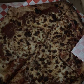 Wellzy’s Pizza Truck - Their pizza looks like something from Pizza Hut but tastes so much better!!! - Food Trucks Near Me Wellzy’s Pizza Truck - Their pizza looks like something from Pizza Hut but tastes so much better!!! - Food Trucks Near Me