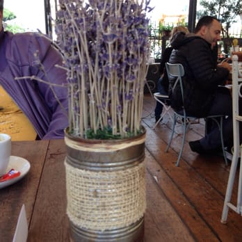 Le Foodie - Cute lavender decor on the table. - Bistros Near Me - Rome, RM