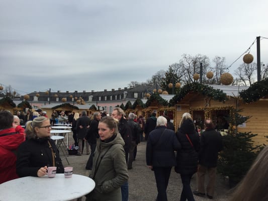 Schloss Benrath by null