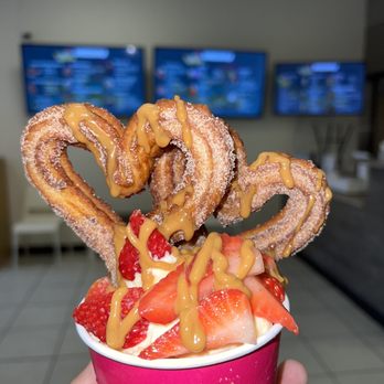 Sra Churros - a hand holding a cup of ice cream and strawberries - Coffee & Tea Near Me - Pasadena, Texas