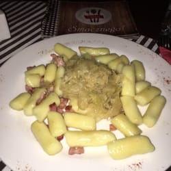 Bar Metka - Kopytka z boczkiem i kapusta - 10zł