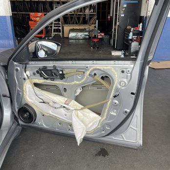 Kings Auto Glass - Broken window - Auto Glass Services Near Me - Los Angeles, California Kings Auto Glass - Broken window - Auto Glass Services Near Me - Los Angeles, California