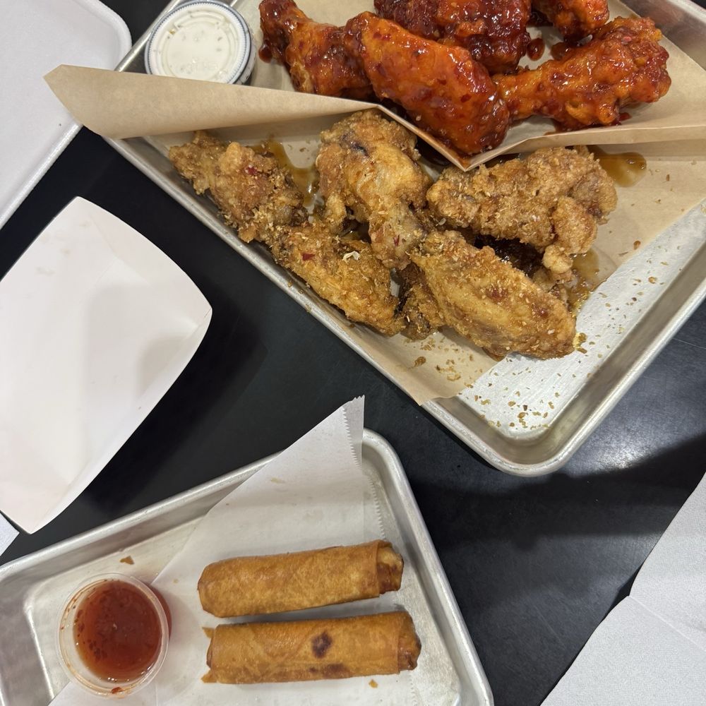 12 pc BONE-IN garlic parm and ninja kick. Super crunchy and  cooked well. Pork ER were awesome too.