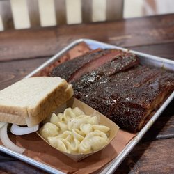 Oakhart Barbecue - Ribs with Mac and cheese