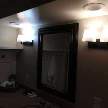 The Sanderling Resort - They can't even buy the same light bulbs for the same room!  $600 a night ladies and gentlemen! - Resorts Near Me - Duck, North Carolina