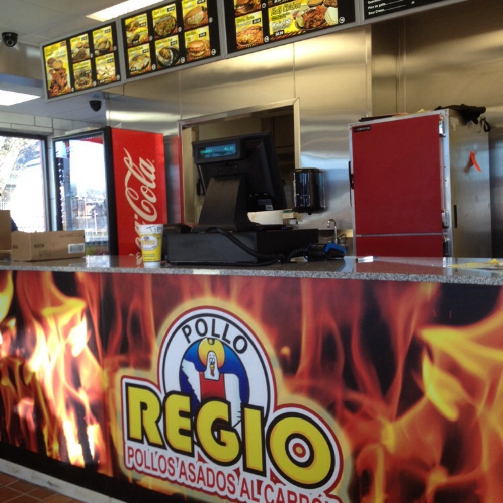 Pollo Regio - The ordering counter. The 2nd time I was here - it wasn't busy. ©  2014 @FOODEMIC. - Mexican Near Me - Dallas, Texas
