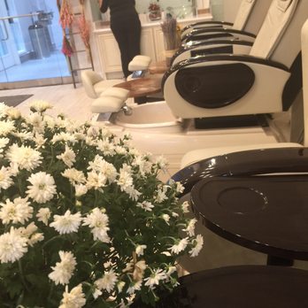 Rainlily - View to my right. - Nail Salons Near Me - Vienna, Virginia