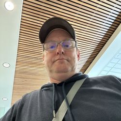Byers Eye Institute - Stanford Hospital & Clinics - Checking in. Moms appointment.