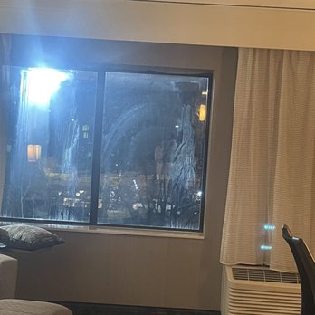 Courtyard by Marriott Charlotte Gastonia - dirty window 2nd floor - Hotels Near Me - Gastonia, North Carolina
