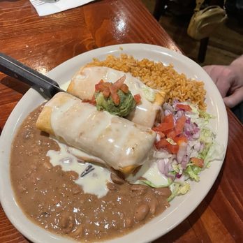 Chava's Mexican Restaurant - El Mireko - ranchero chicken burritos with rice and beans - Mexican Near Me - Saint Louis, Missouri Chava's Mexican Restaurant - El Mireko - ranchero chicken burritos with rice and beans - Mexican Near Me - Saint Louis, Missouri