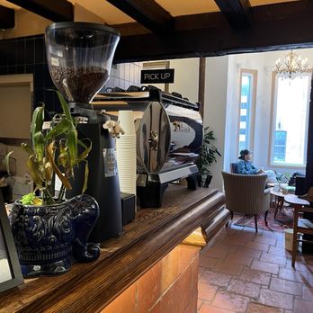 Nabulu Coffee - In line to order - Coffee & Tea Near Me - Toronto, Ontario